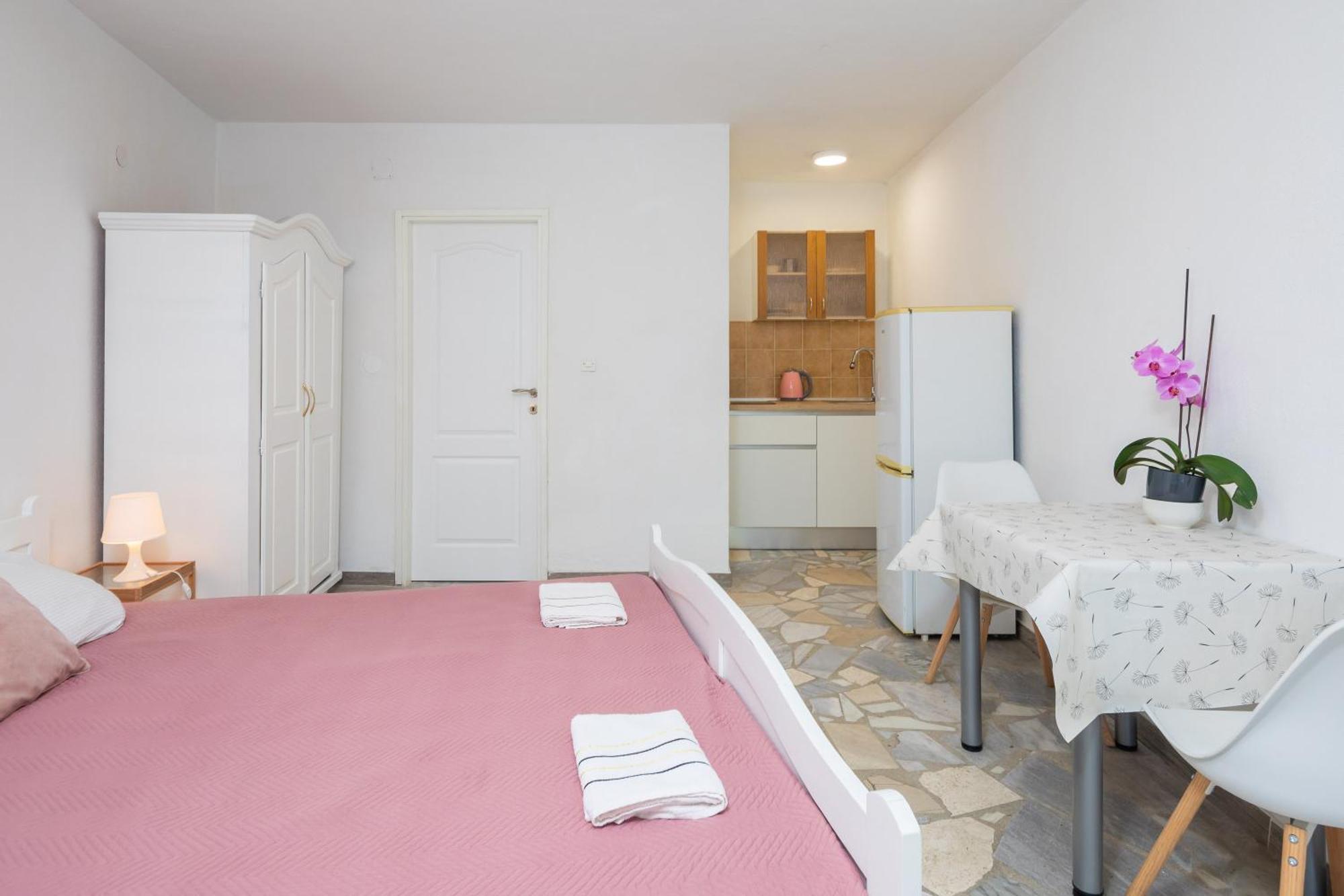 Apartments Roza Omis Ngoại thất bức ảnh
