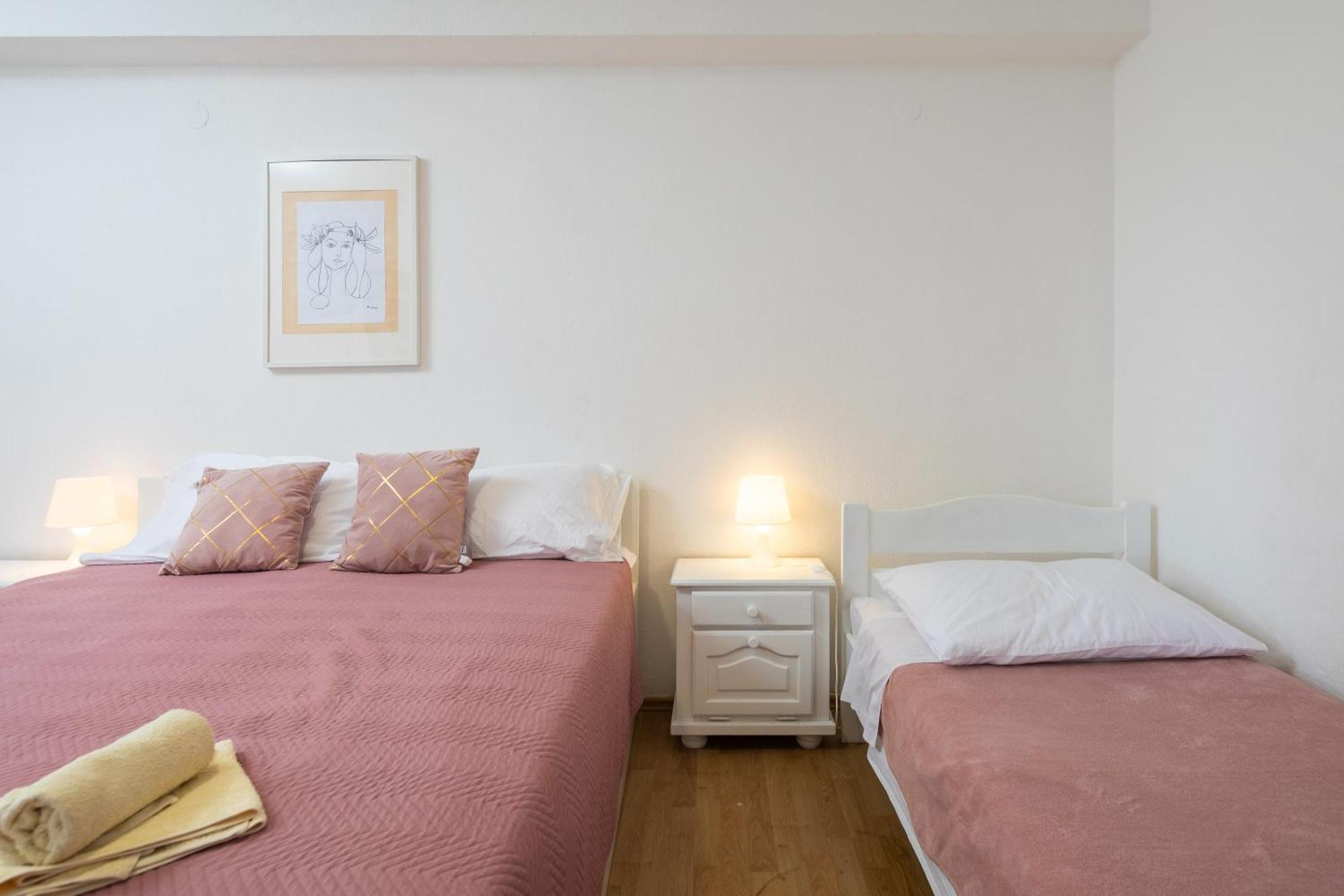 Apartments Roza Omis Ngoại thất bức ảnh
